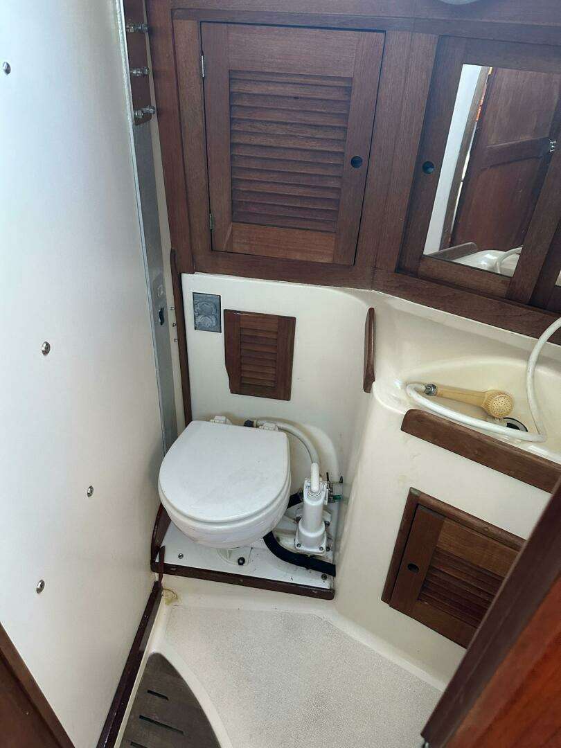 1988 Tartan 31 - Image 40