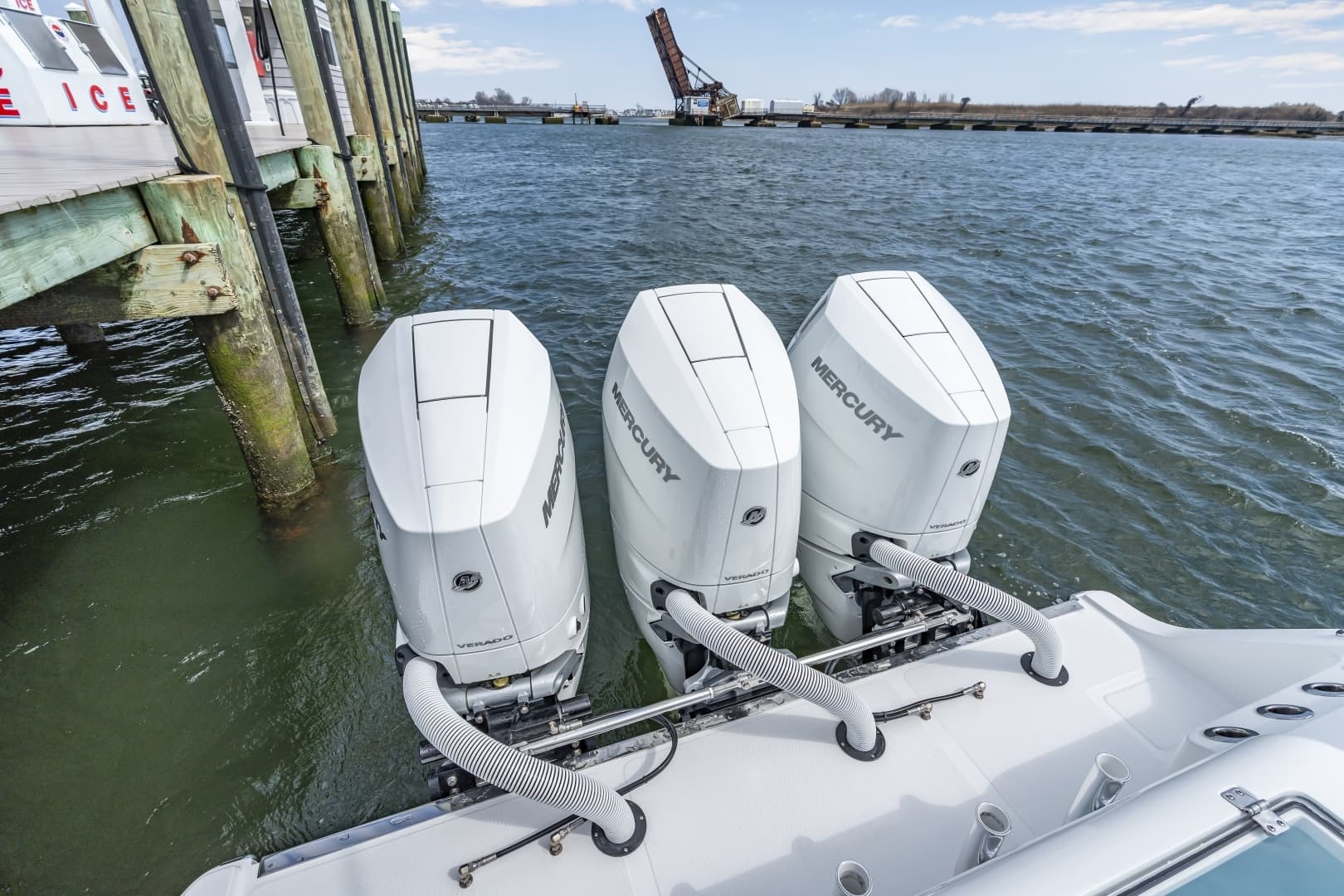2026 Front Runner 39 Center Console - Image 26
