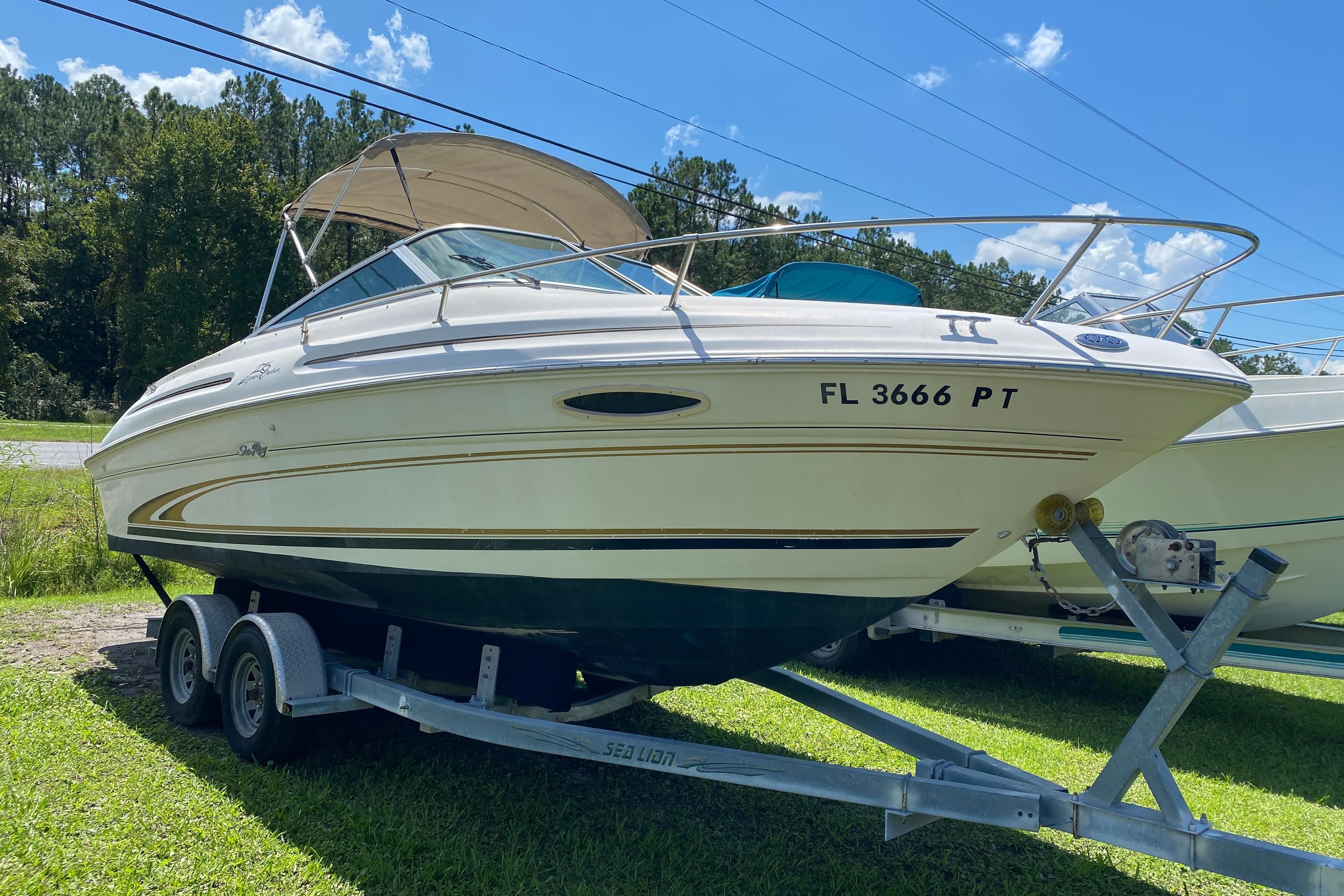 2000 Sea Ray 215 Express Cruiser