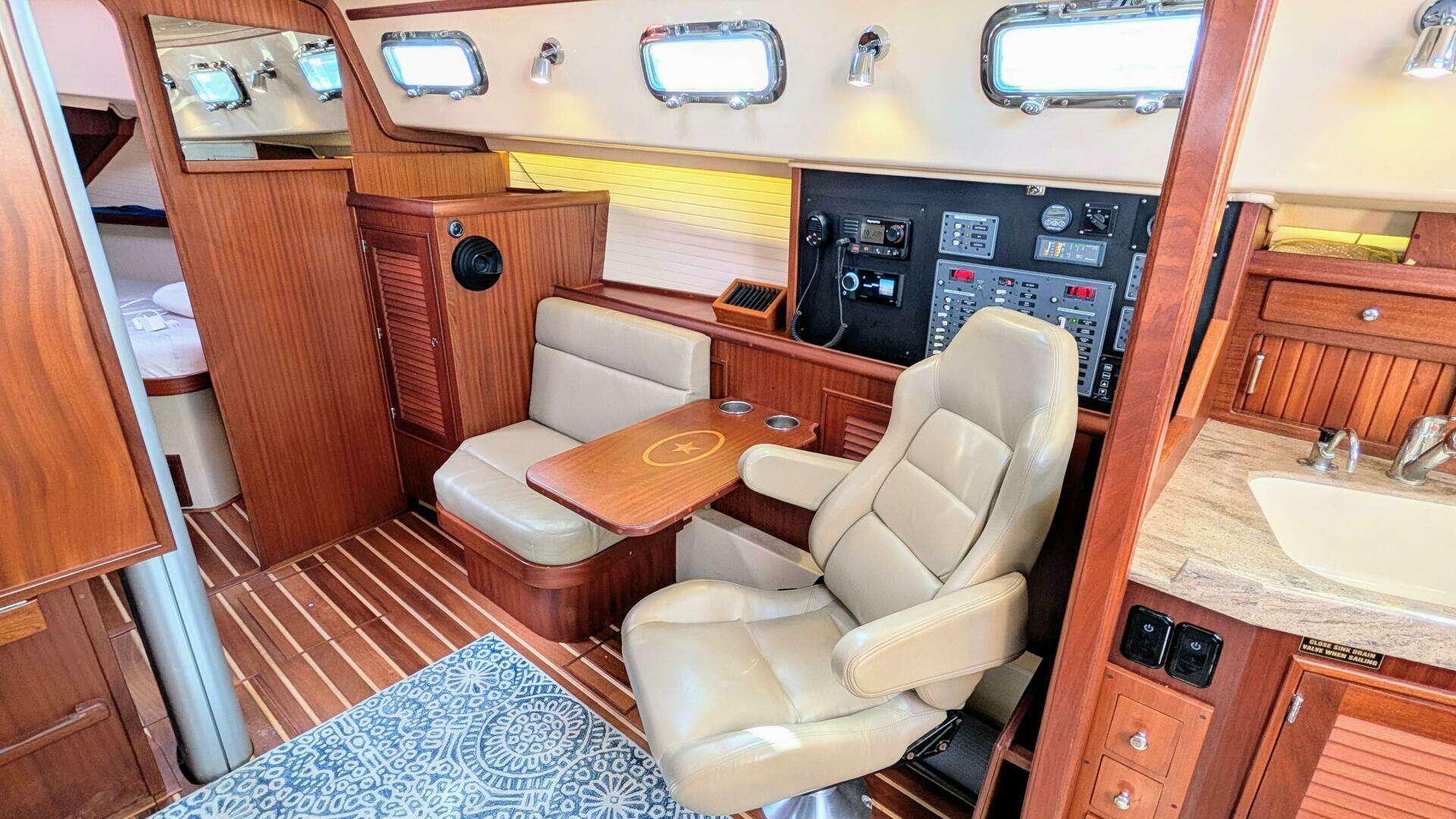 2019 Island Packet 349 - Image 12