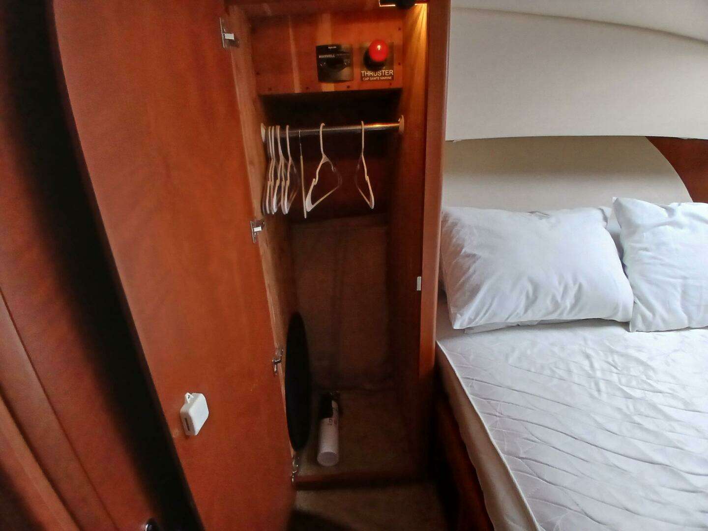 2006 Silverton 35 Motor Yacht - Image 25