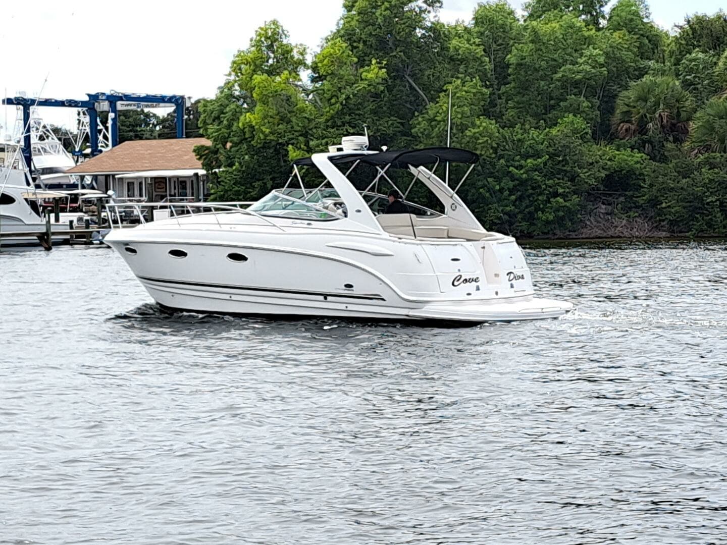 2005 Chaparral 330 Signature Cruiser - Image 2