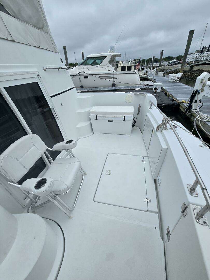 2002 Carver 444 Cockpit Motor Yacht - Image 11
