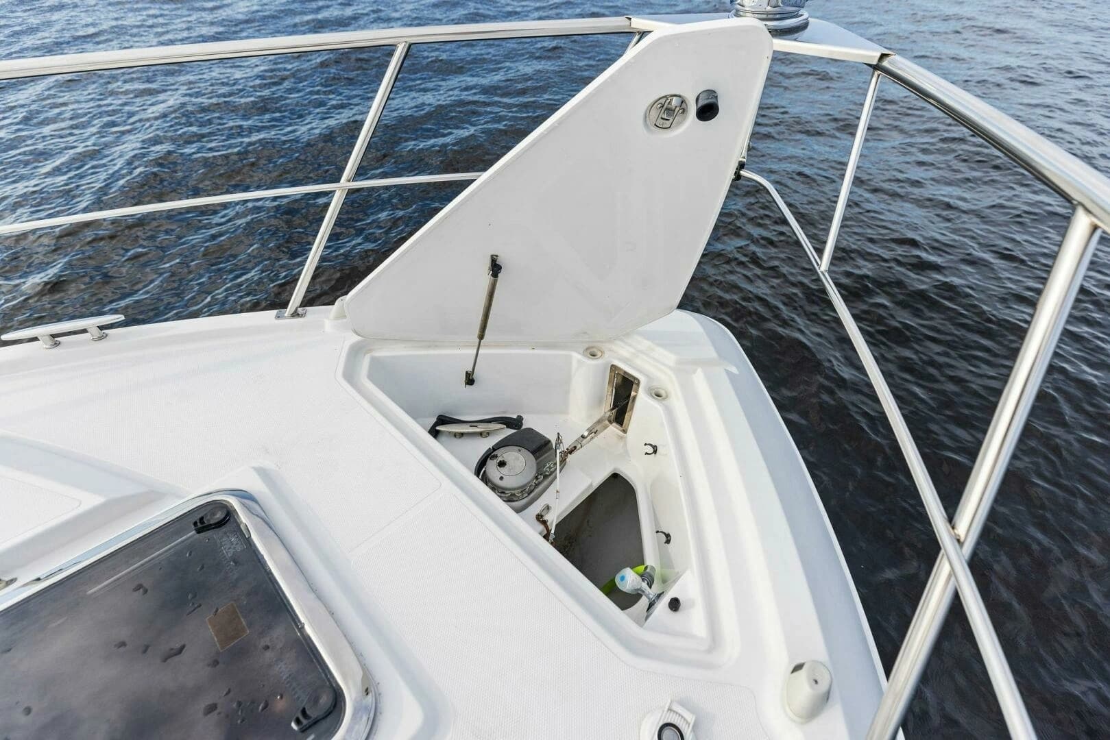 2015 Cruisers Yachts 390 Express Coupe - Image 39