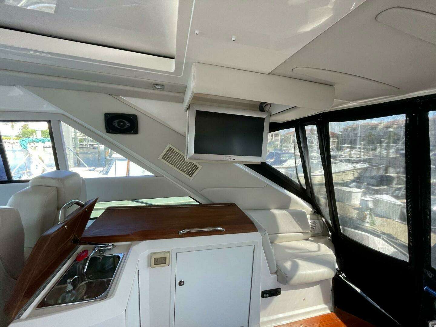 2009 Regal 5260 Sport Coupe - Image 14