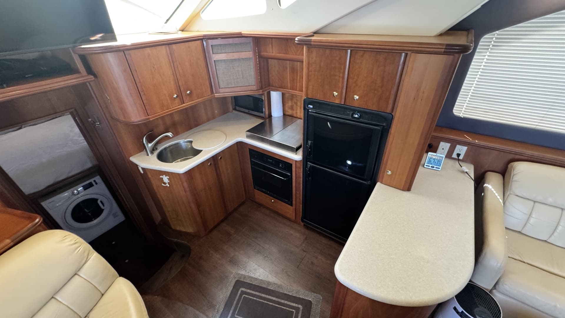 2003 Silverton 43 Motor Yacht - Image 39