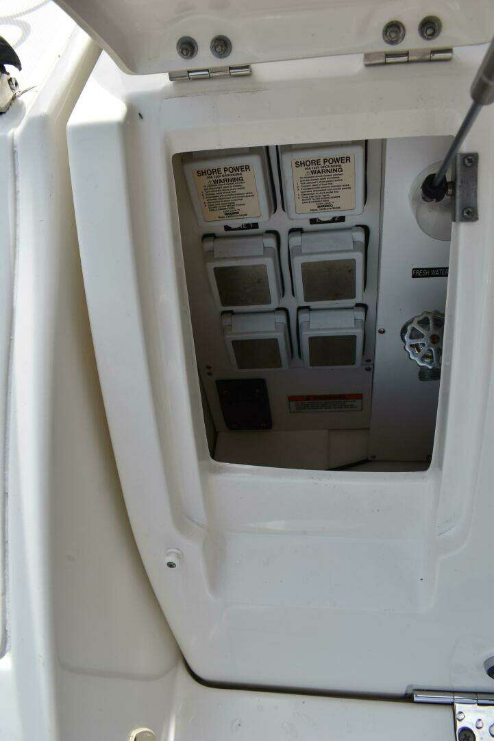 2011 Sea Ray 310 Sundancer - Image 10