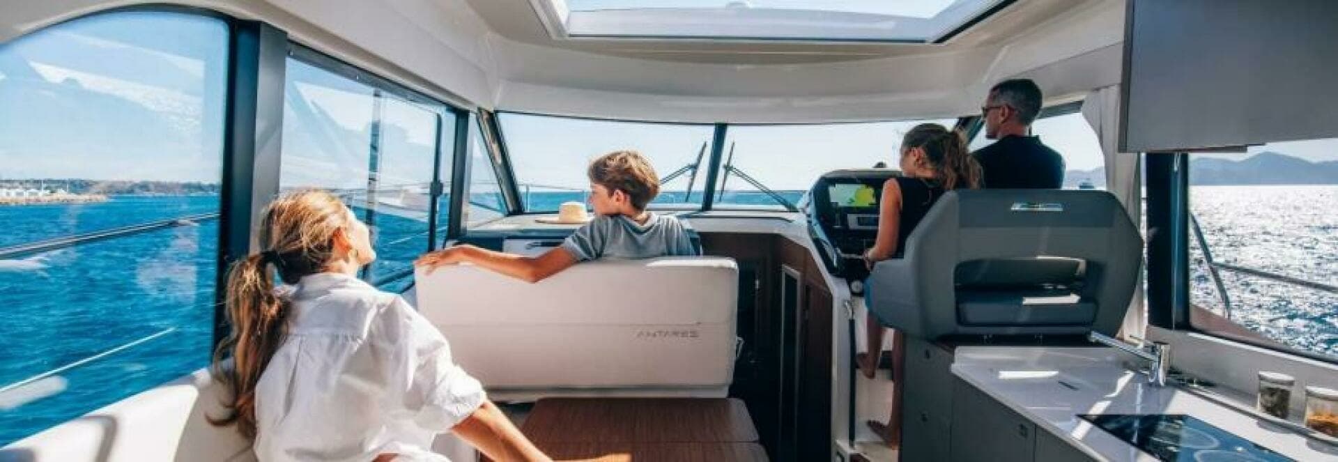 2026 Beneteau Antares 12 Coupe - Image 5