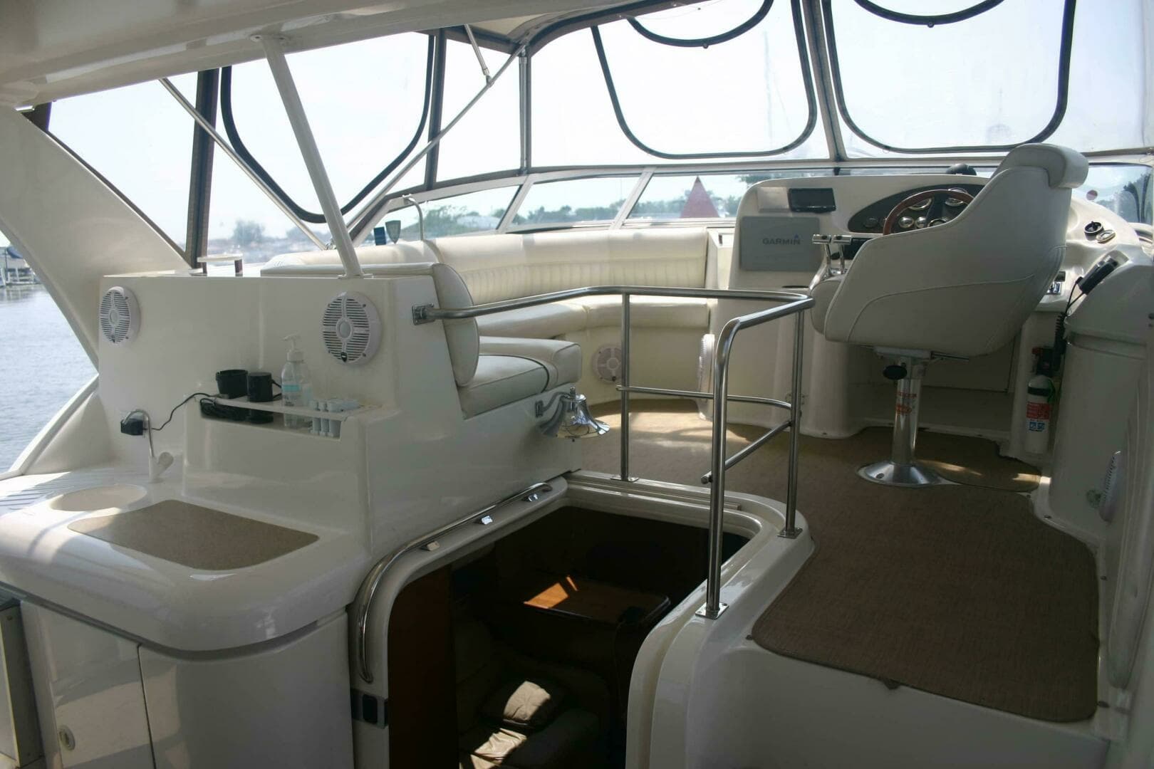 2001 Cruisers Yachts 3750 Motor Yacht - Image 24