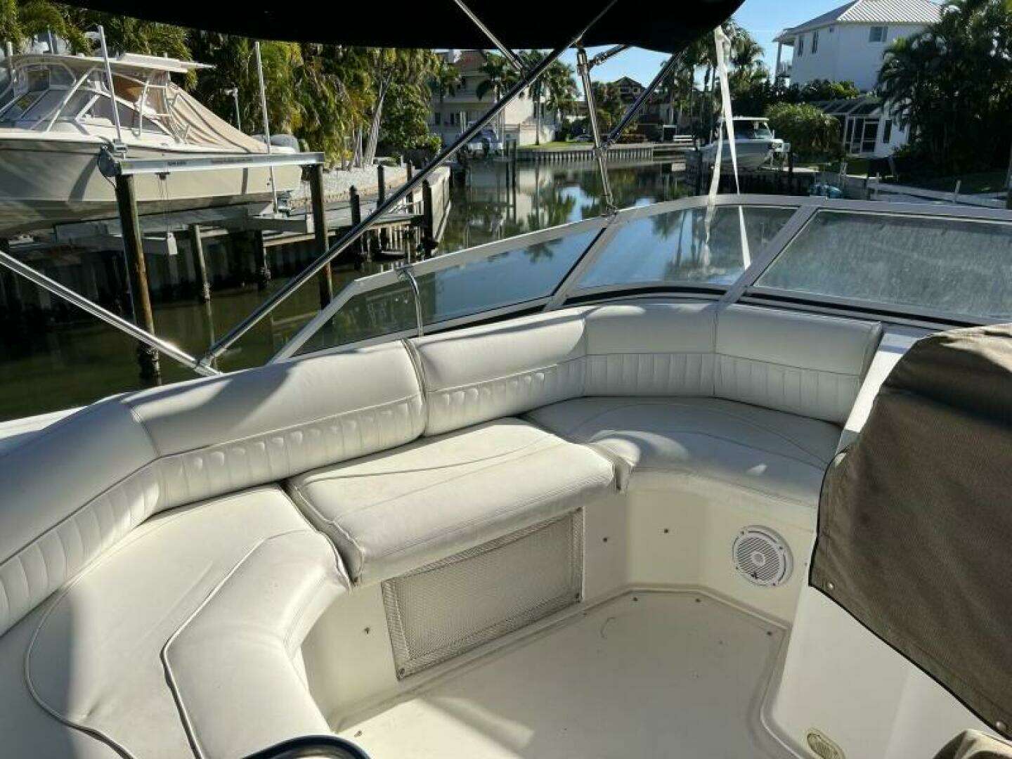 2004 Cruisers Yachts — - Image 11