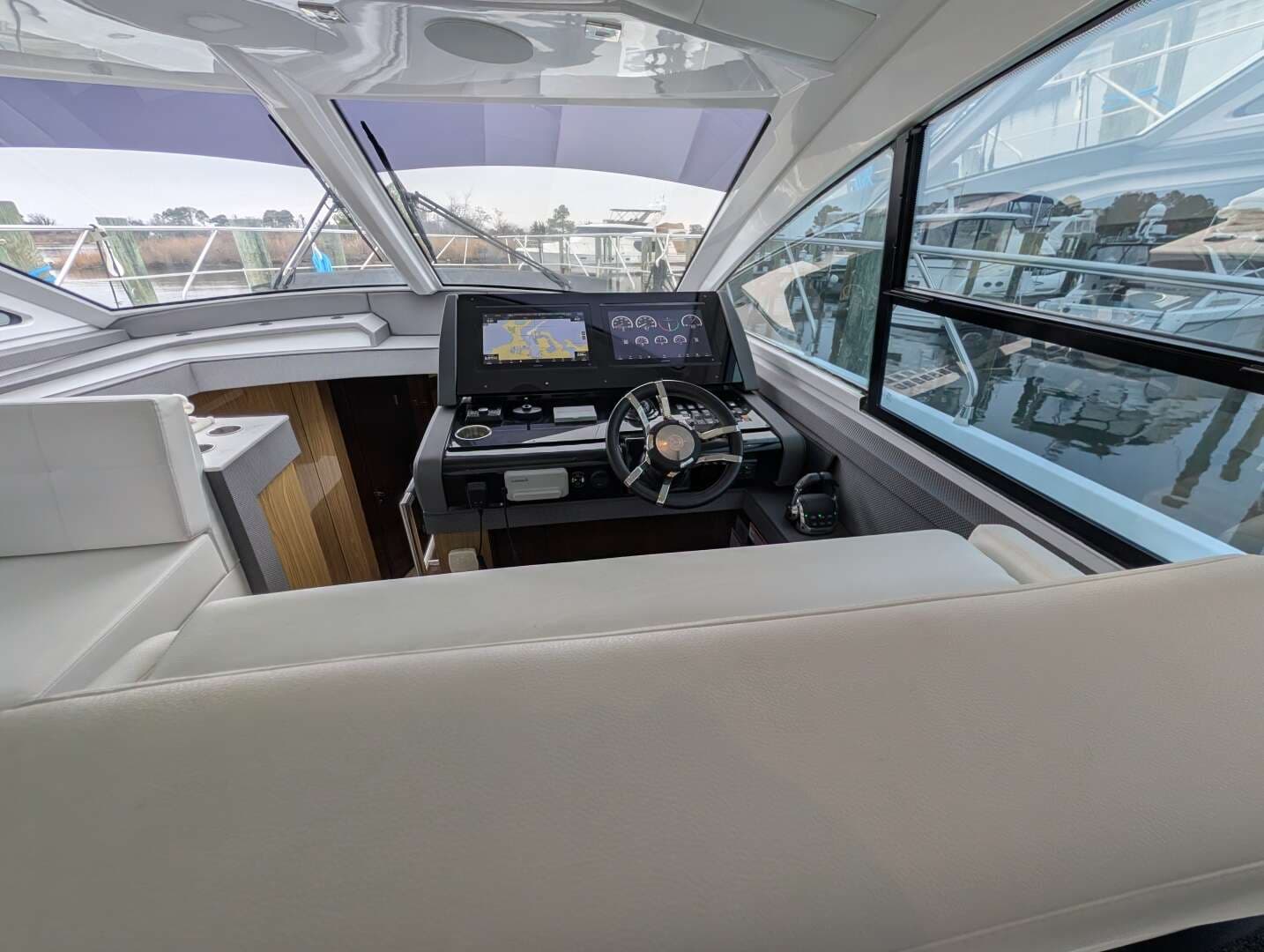 2022 Cruisers Yachts 54 Cantius - Image 16