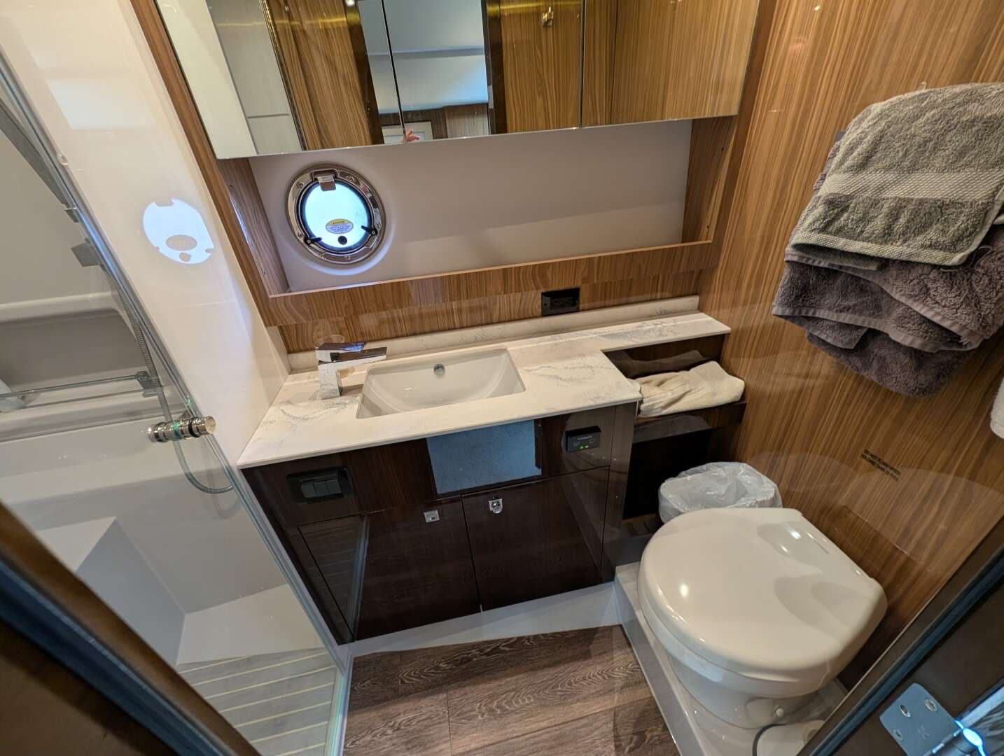 2022 Cruisers Yachts 54 Cantius - Image 39