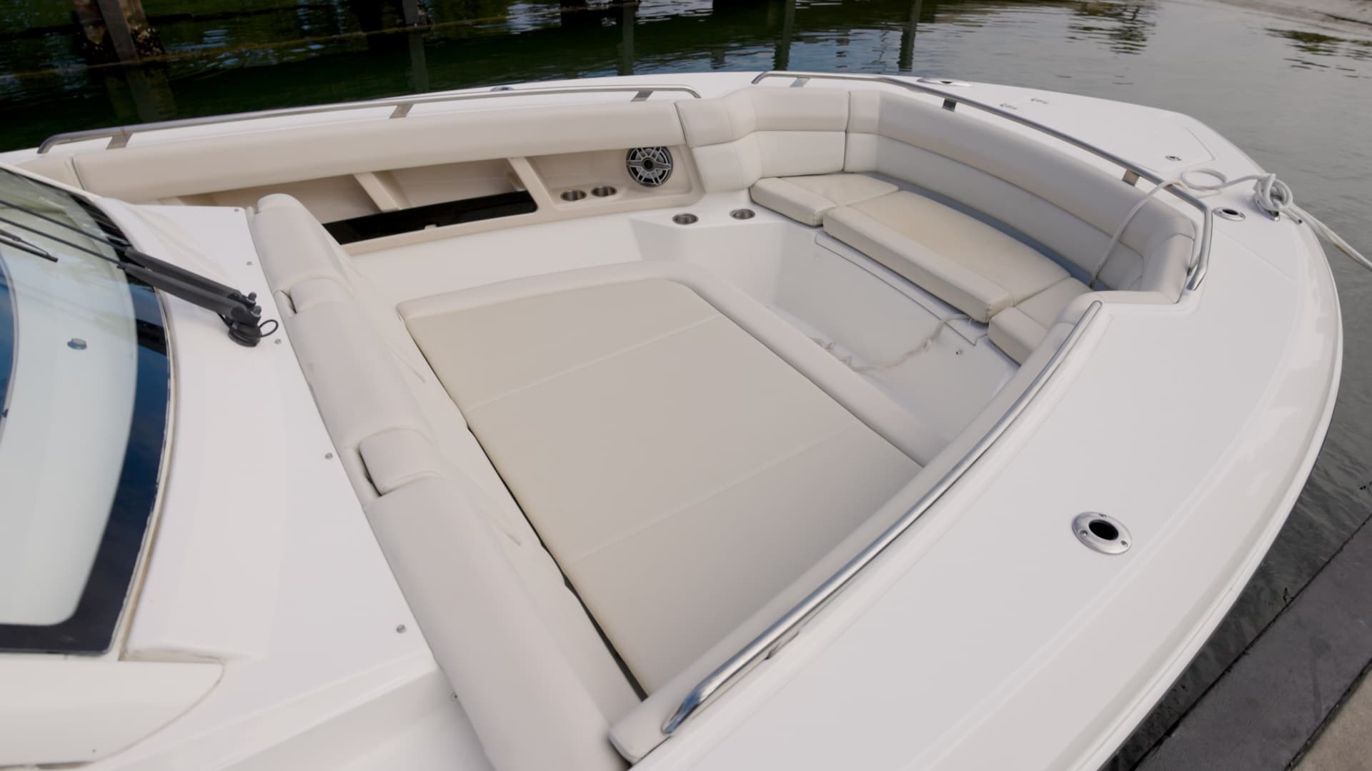 2019 Boston Whaler 350 Realm - Image 17