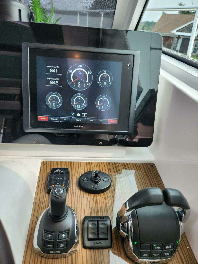 2016 Cruisers Yachts Cantius - Image 30