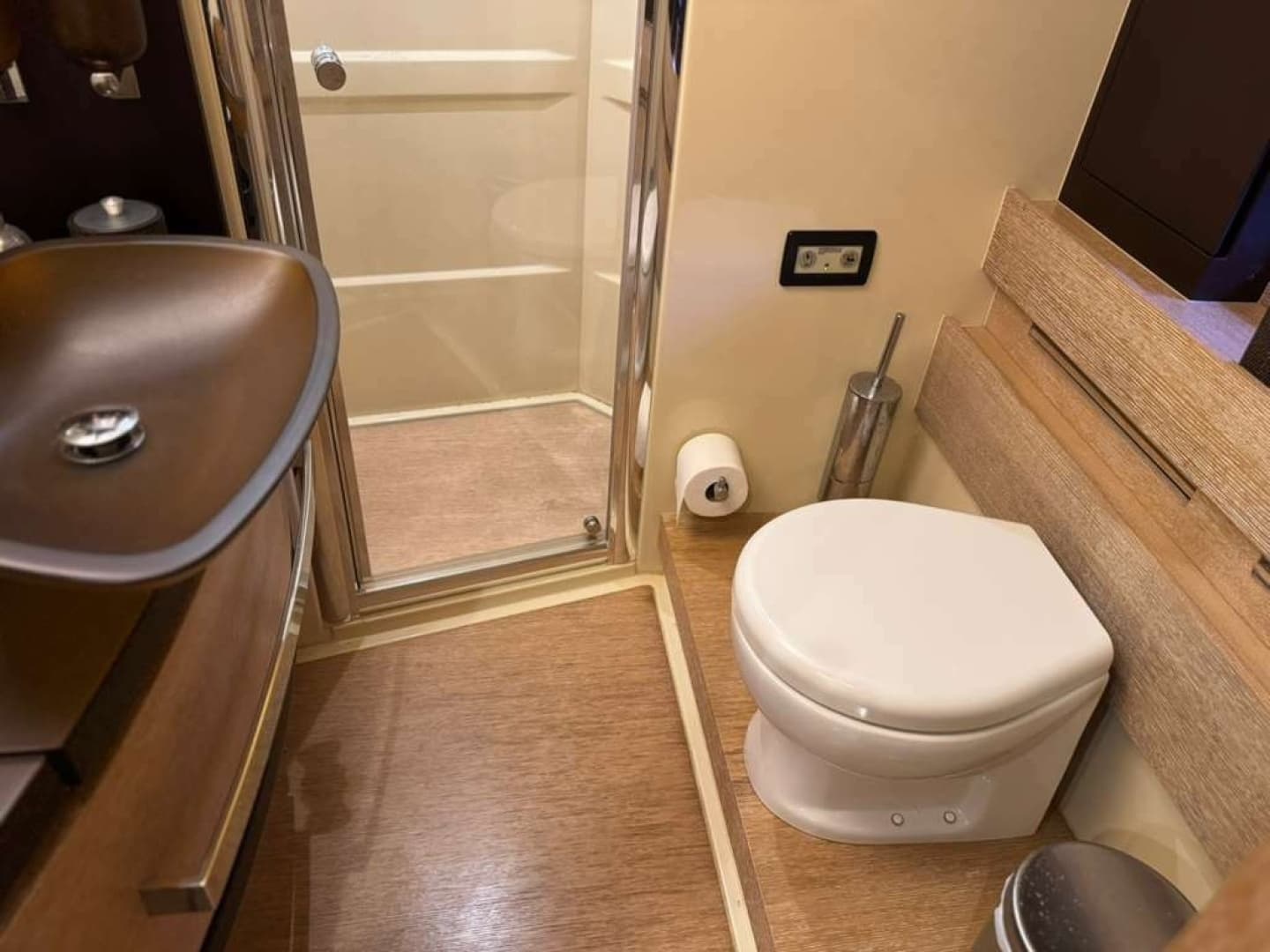 2014 Azimut 64 - Image 21