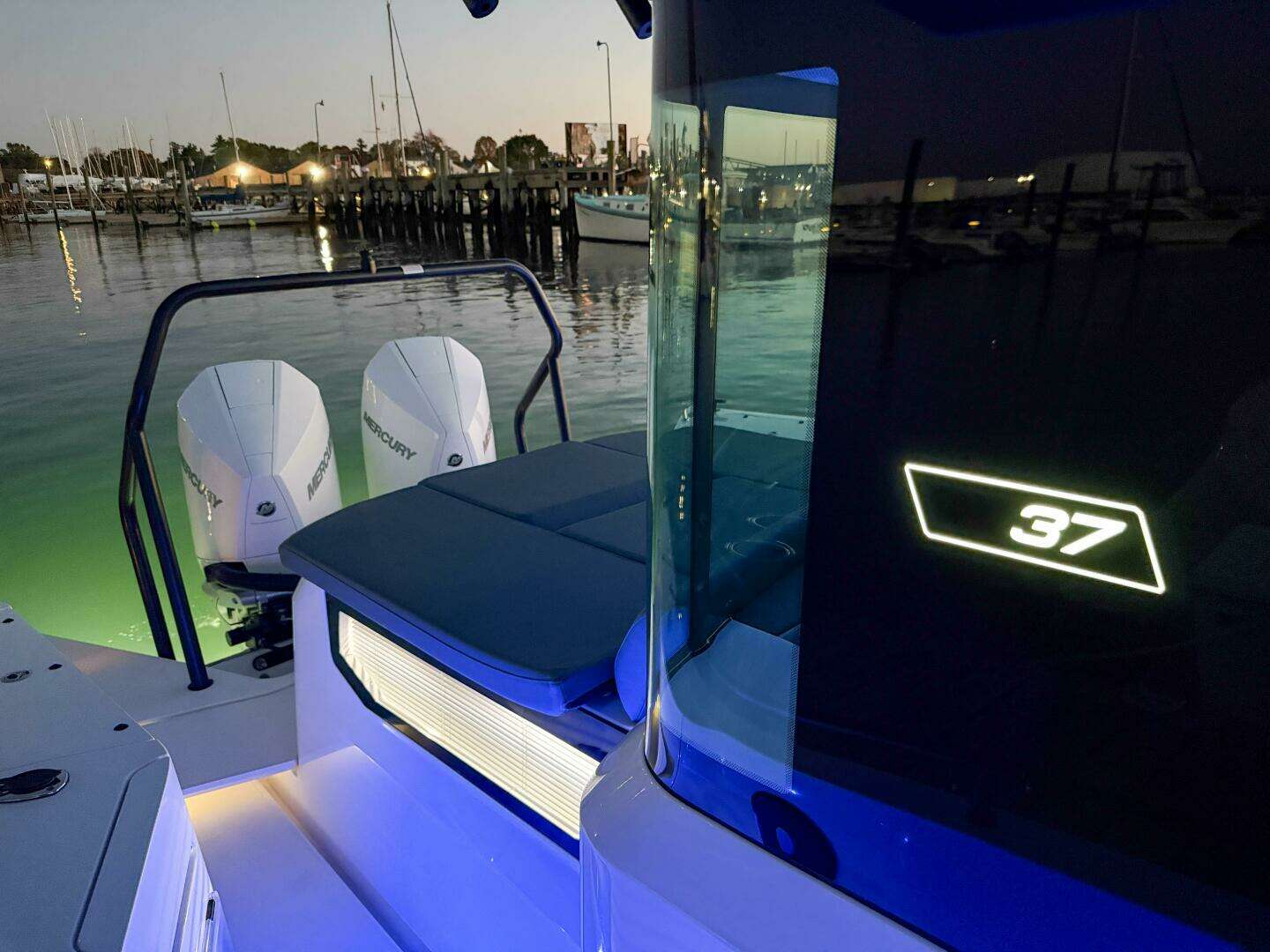 2022 Axopar 37 XC Cross Cabin - Image 12