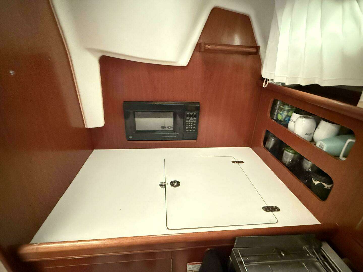 2000 Beneteau 361 - Image 21