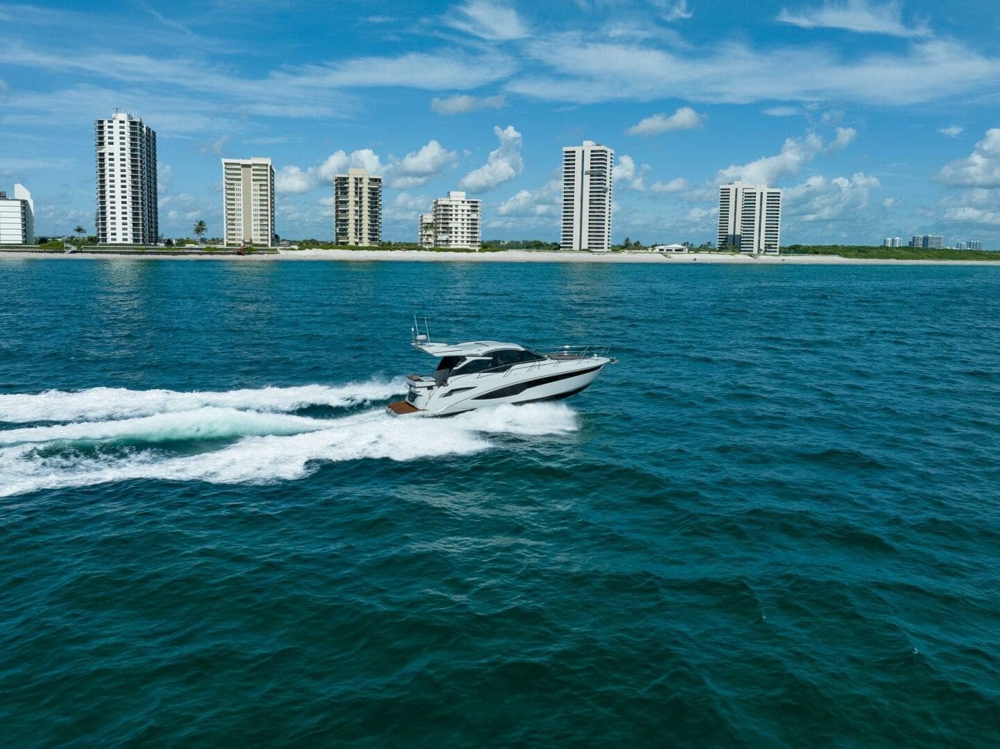 2022 Galeon 425 HTS - Image 4