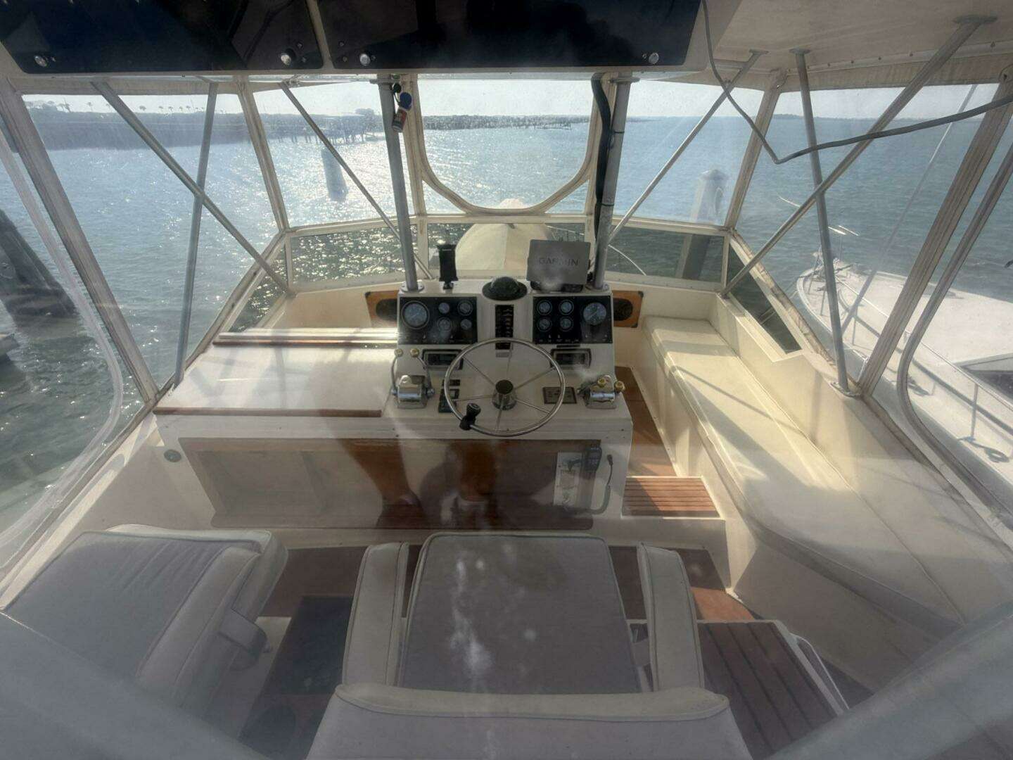 1987 Viking 44 Motor Yacht - Image 31