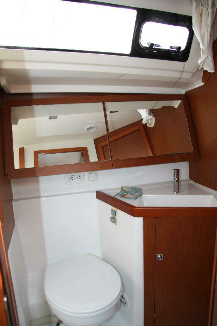2013 Beneteau Oceanis 41 - Image 43