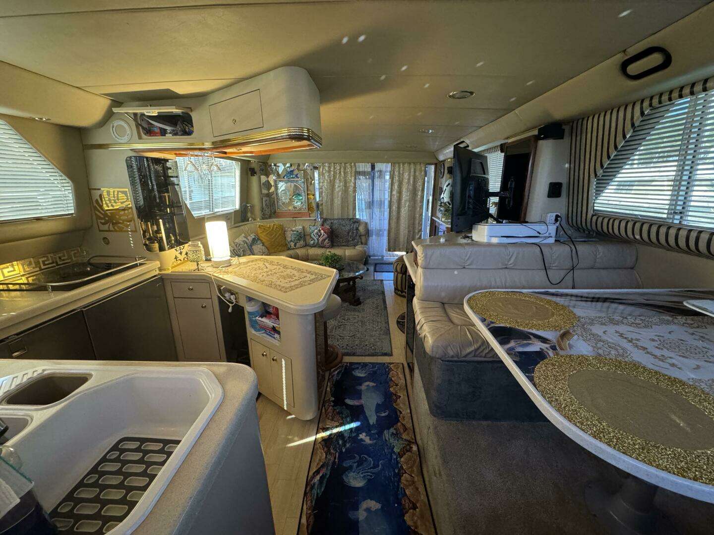 1998 Sea Ray 550 Sedan Bridge - Image 26