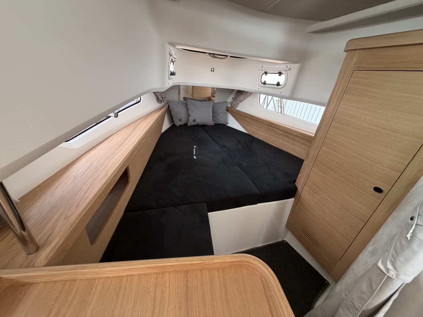 2025 Nimbus T11 - Image 28