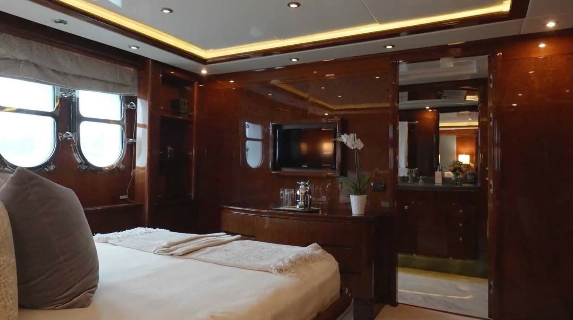 2004 Benetti Vision - Image 33