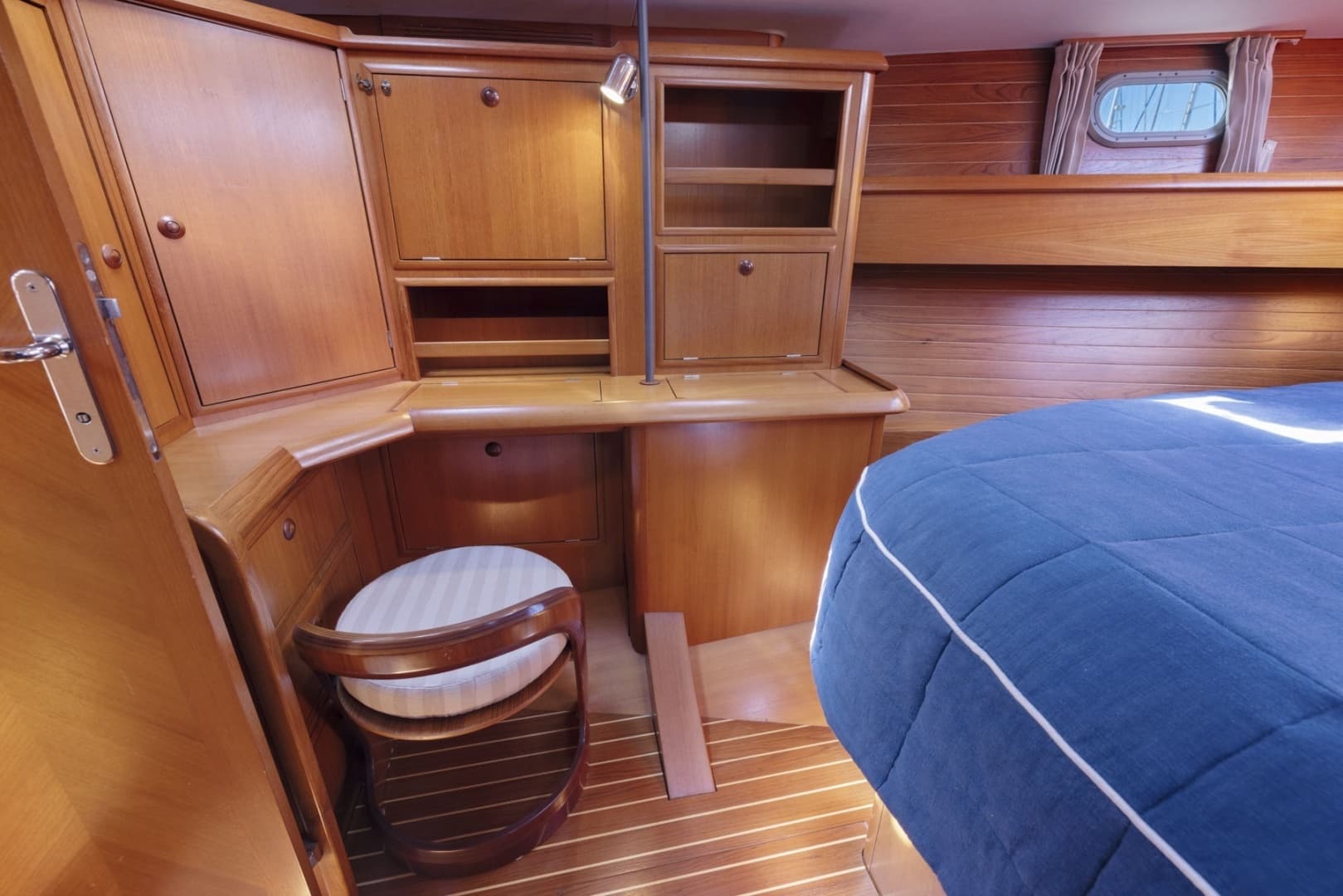 2001 Jeanneau — - Image 47