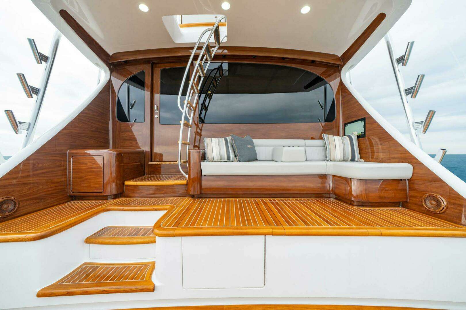 2027 Viking 82 Convertible - Image 10