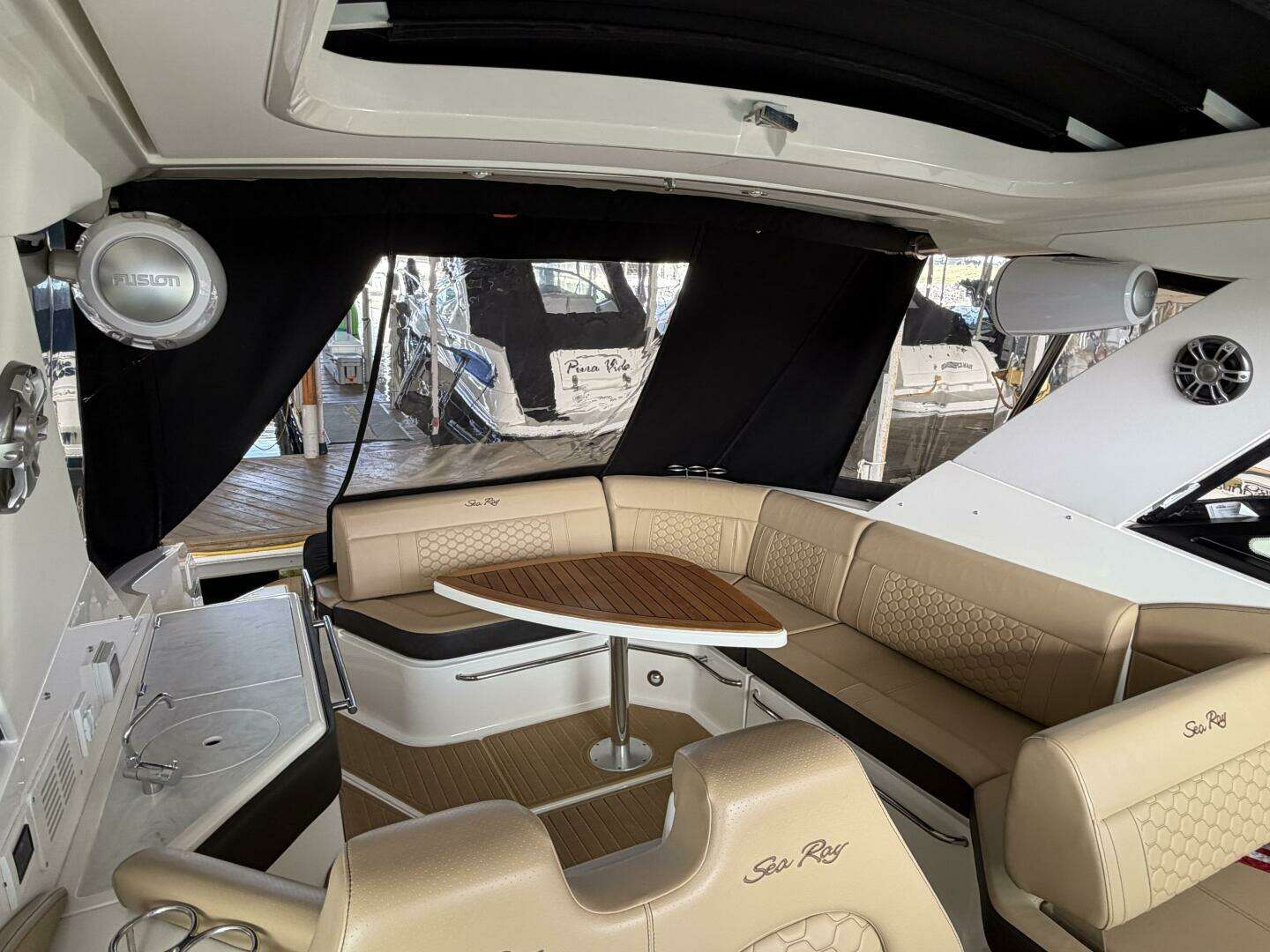 2023 Sea Ray Sundancer 320 - Image 9