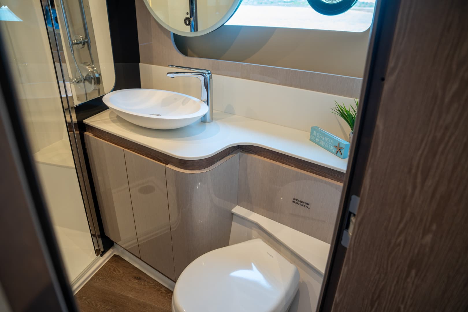 2026 Cruisers Yachts 50 FLY - Image 16