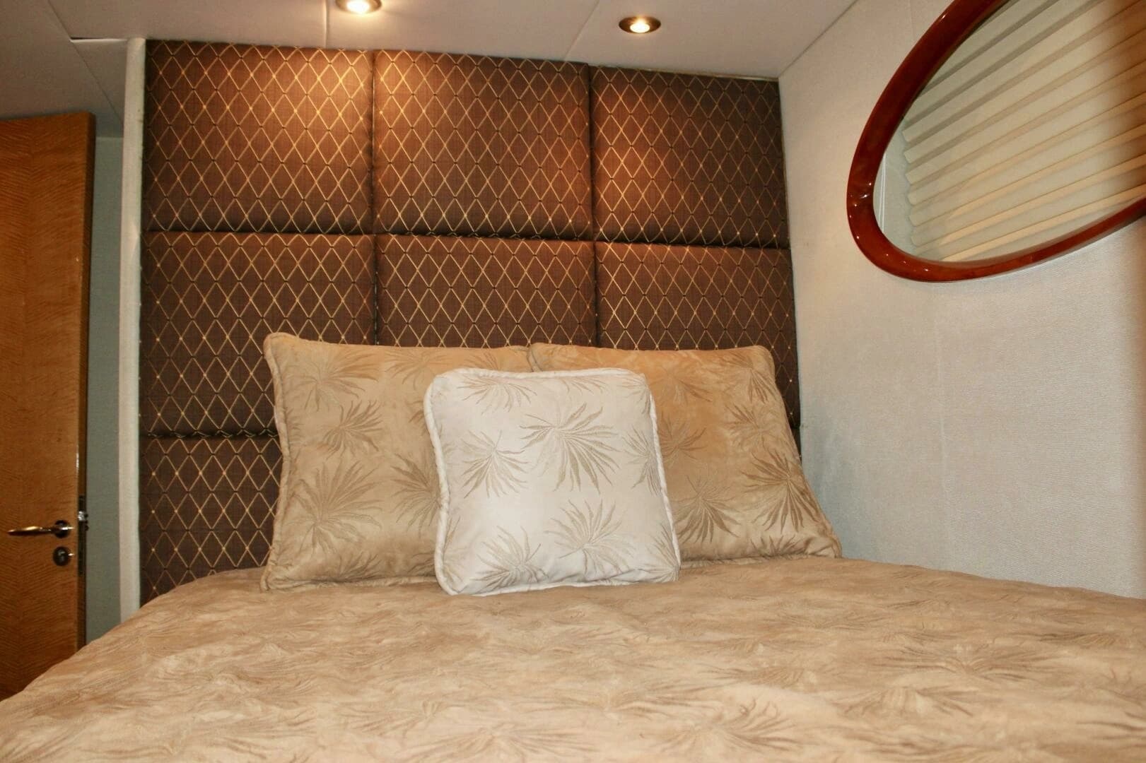 2007 Lazzara Yachts 74 Motor Yacht - Image 57