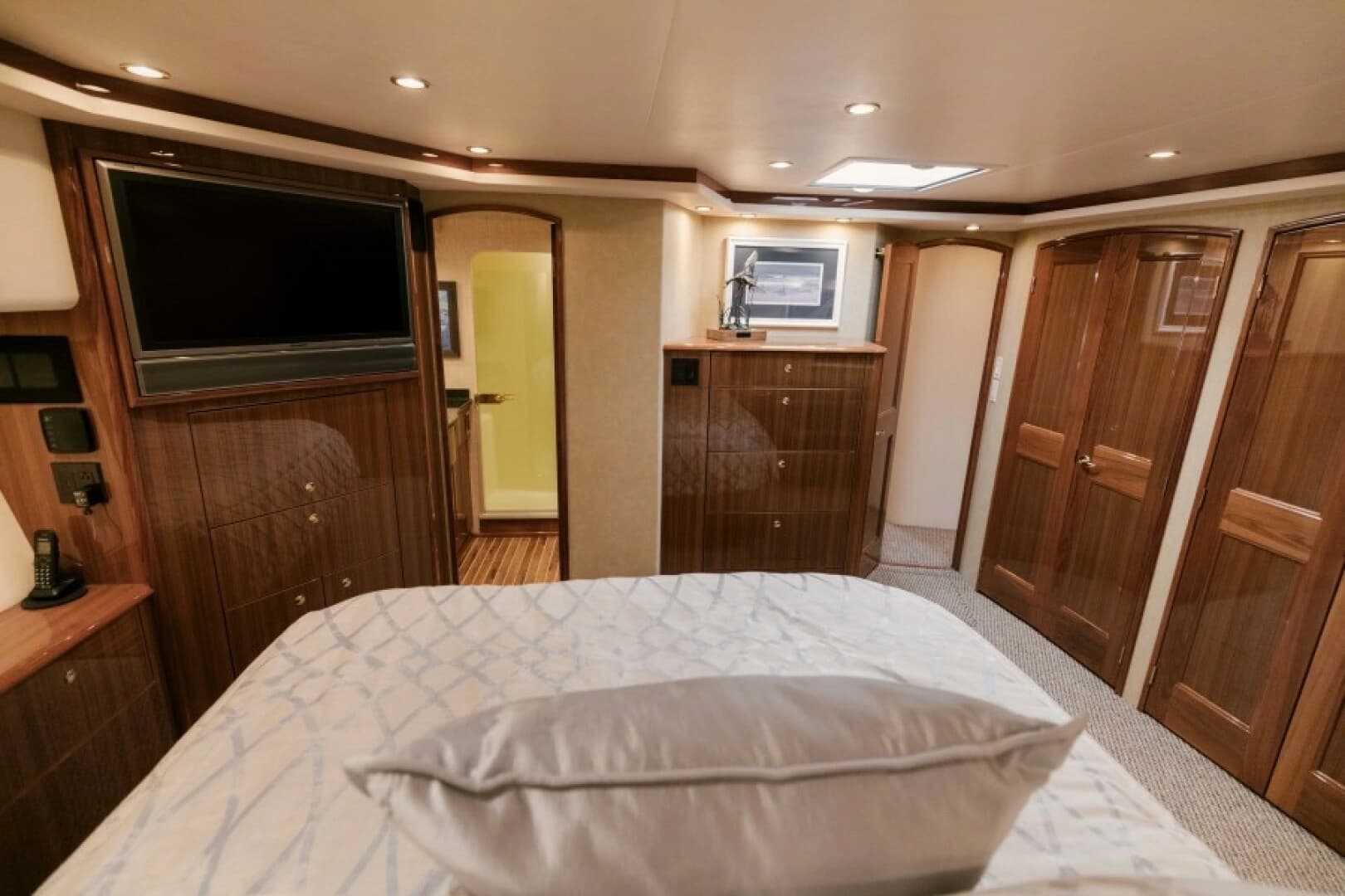 2006 Viking 74 Enclosed Bridge - Image 29