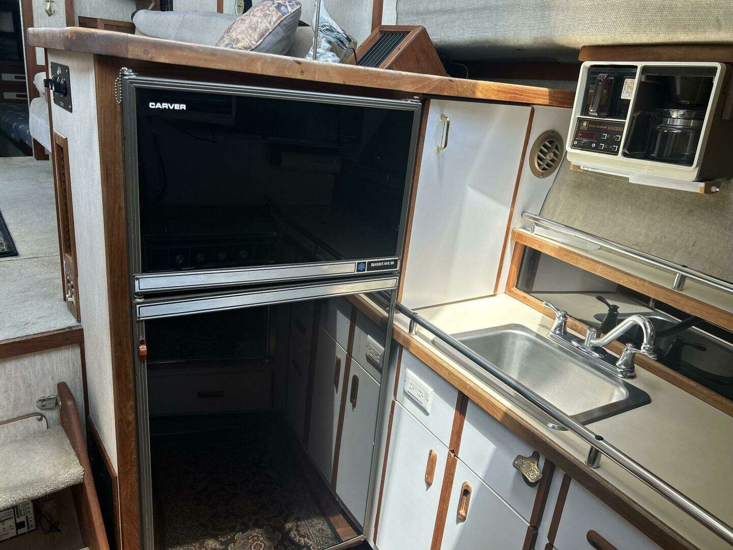 1985 Carver 3207 - Image 21
