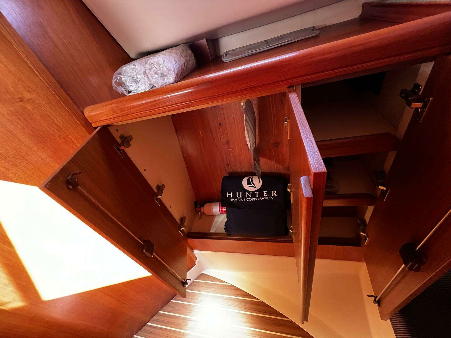 2004 Hunter 33 - Image 58