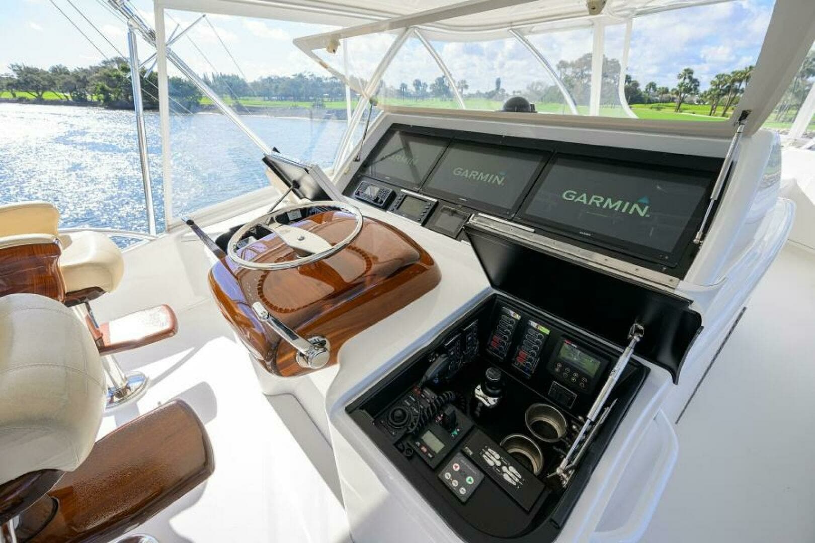 2019 Viking 80 Convertible - Image 34