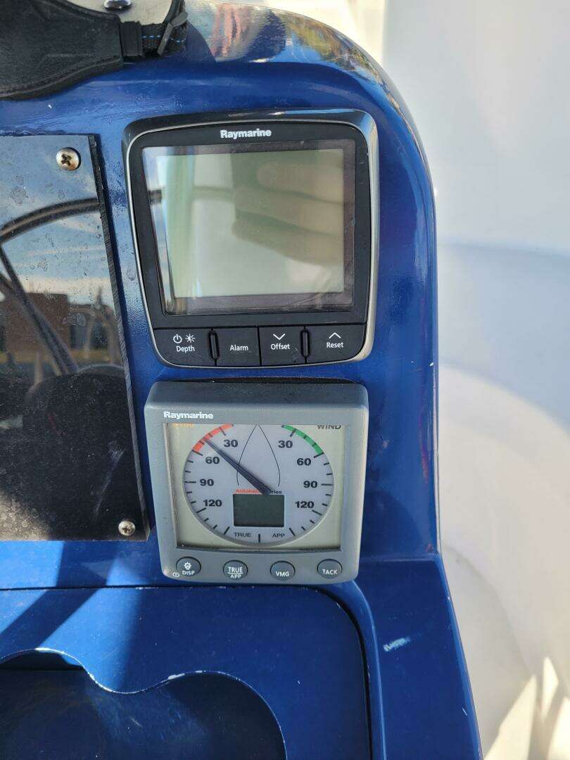 1997 Hunter 376 - Image 58