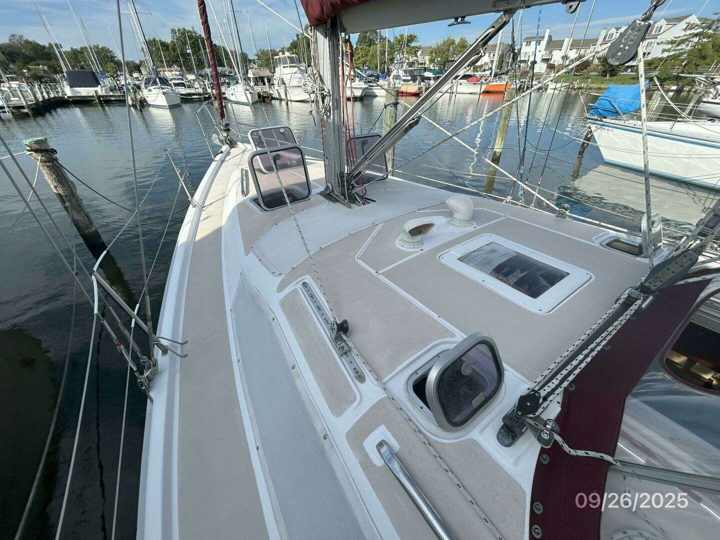 1998 Hunter 376 - Image 10