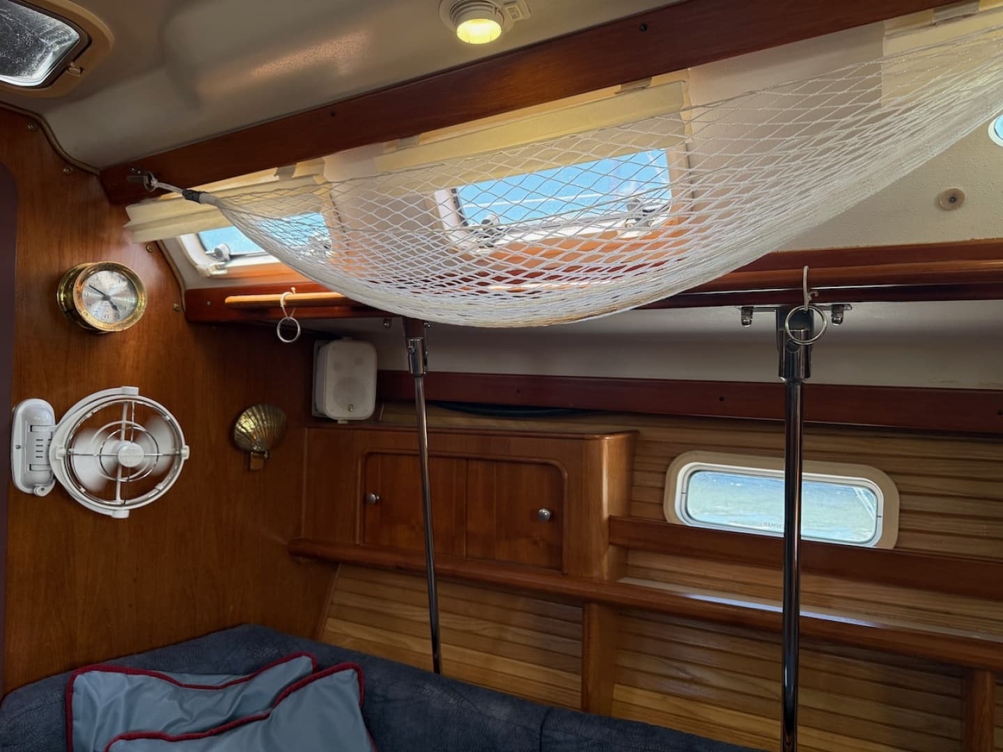 1998 Catalina 380 - Image 32