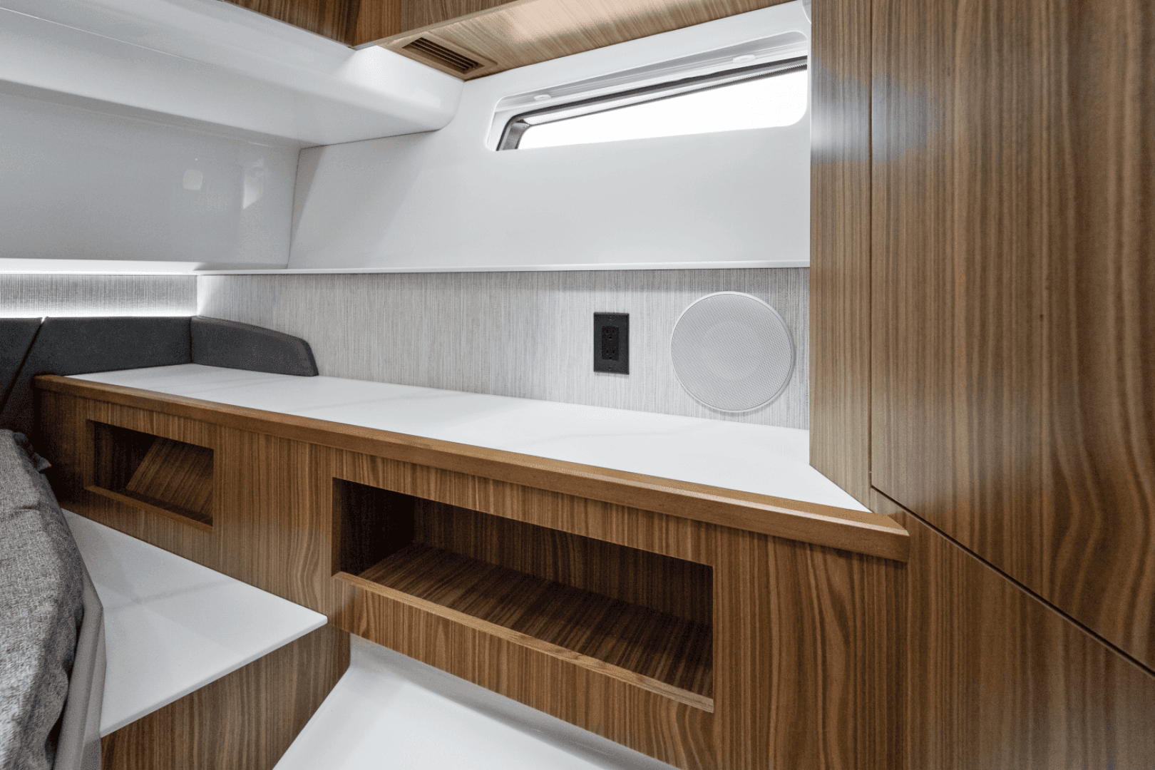 2026 Cruisers Yachts 50GLS OB - Image 42