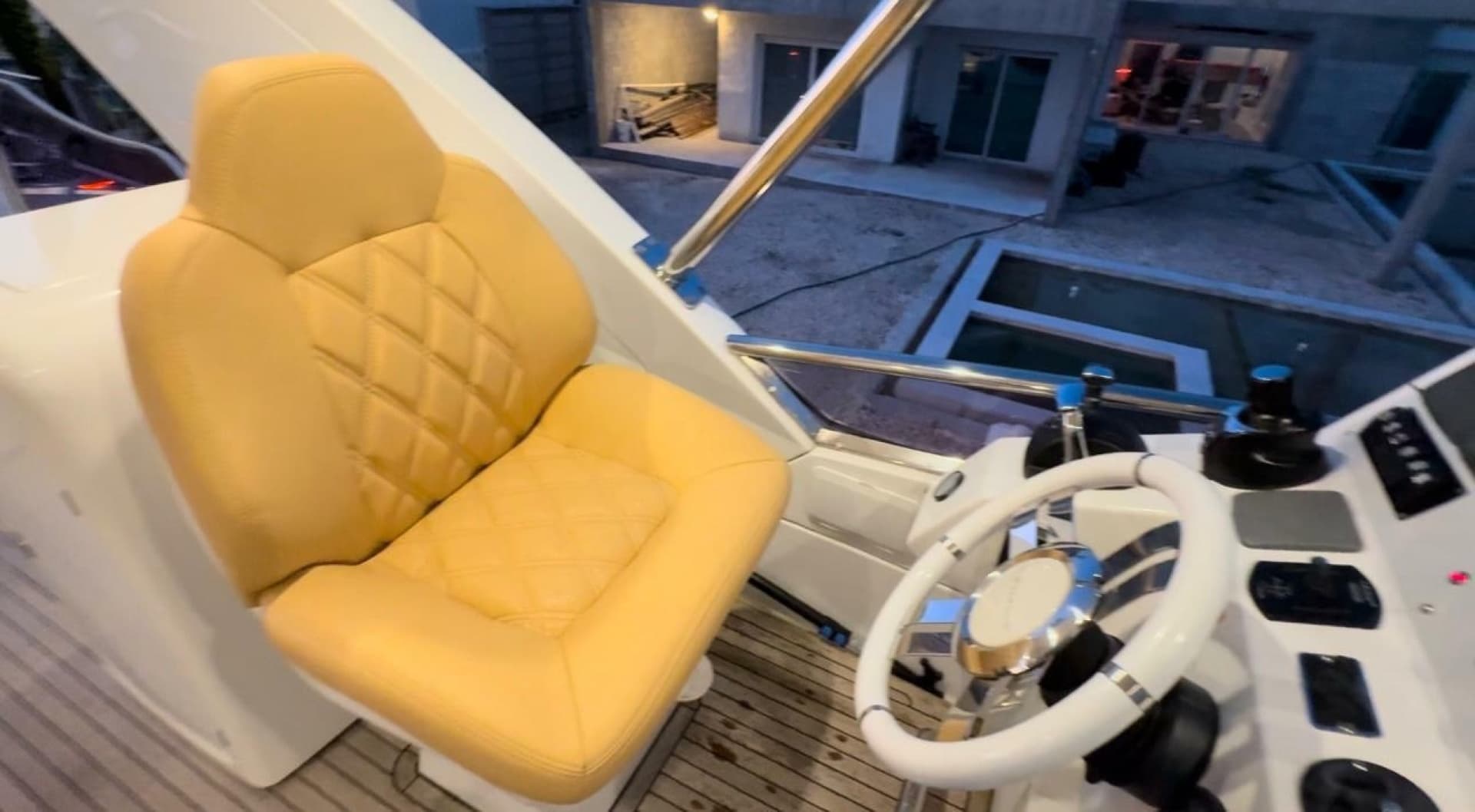 2014 Azimut 64 - Image 9