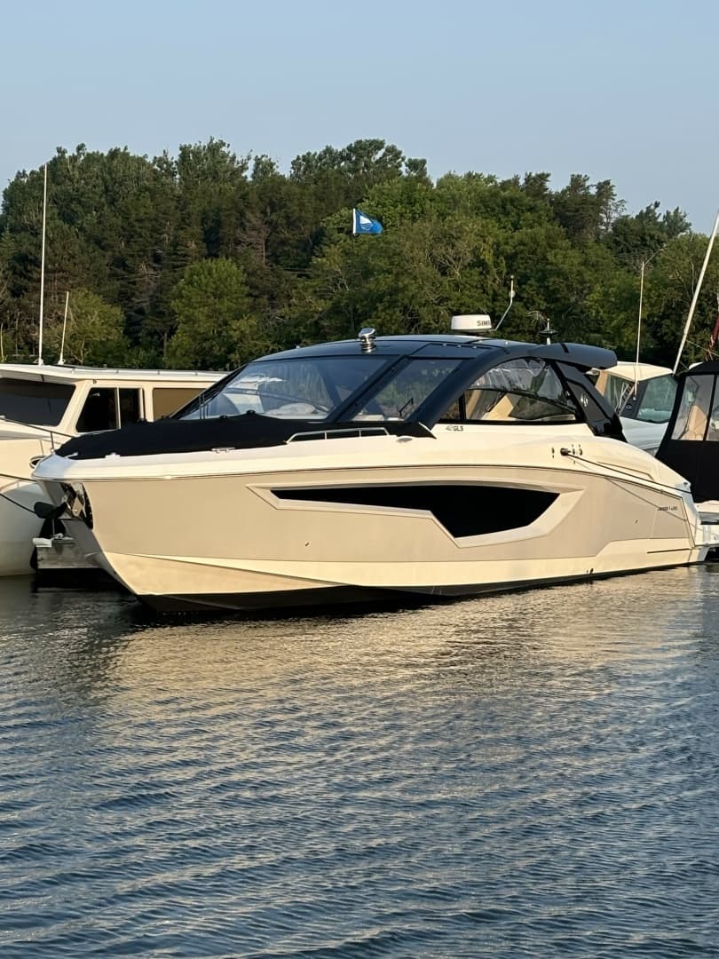 2024 Cruisers Yachts 42 GLS OB - Image 3
