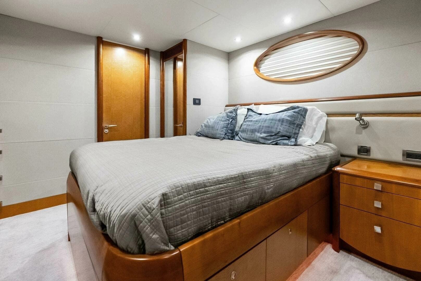 2006 Lazzara Yachts 84 Skylounge - Image 61