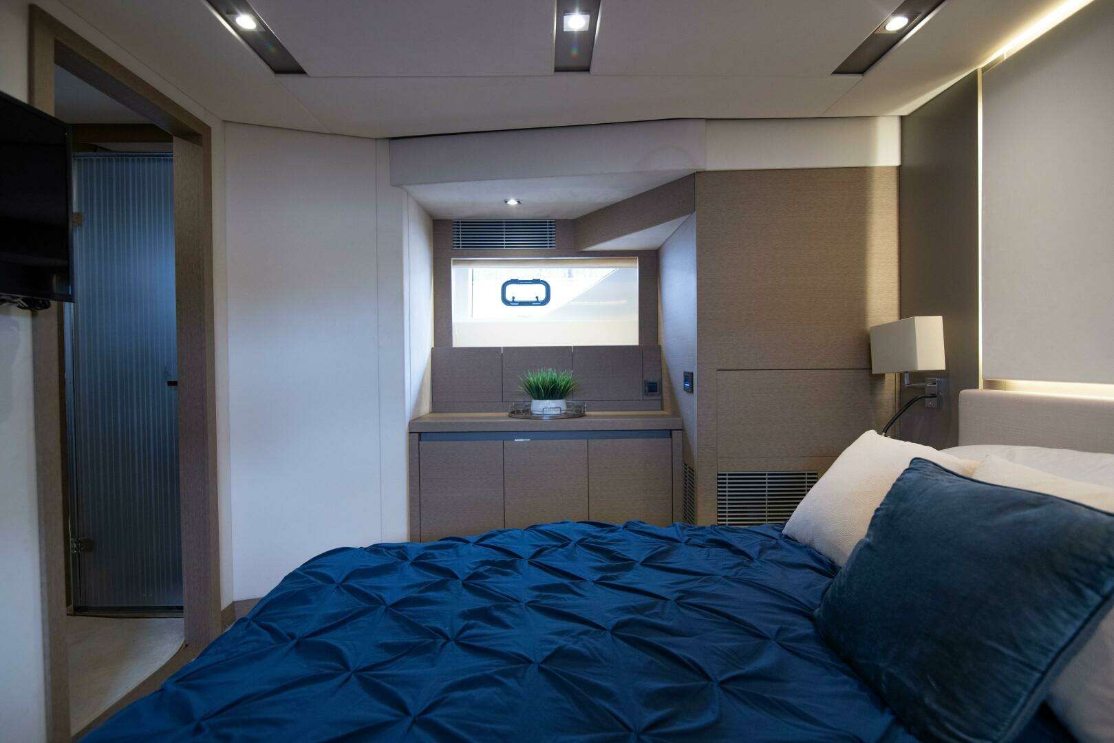 2018 Prestige 680 Flybridge - Image 26