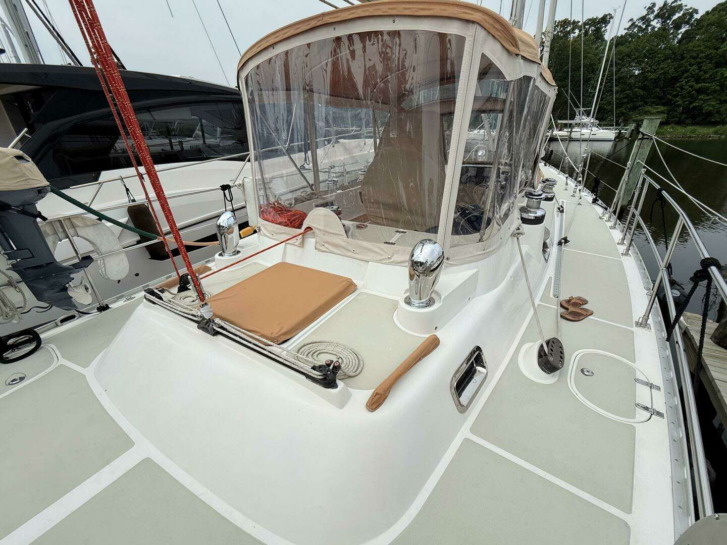2008 Hylas 46 Center Cockpit - Image 19
