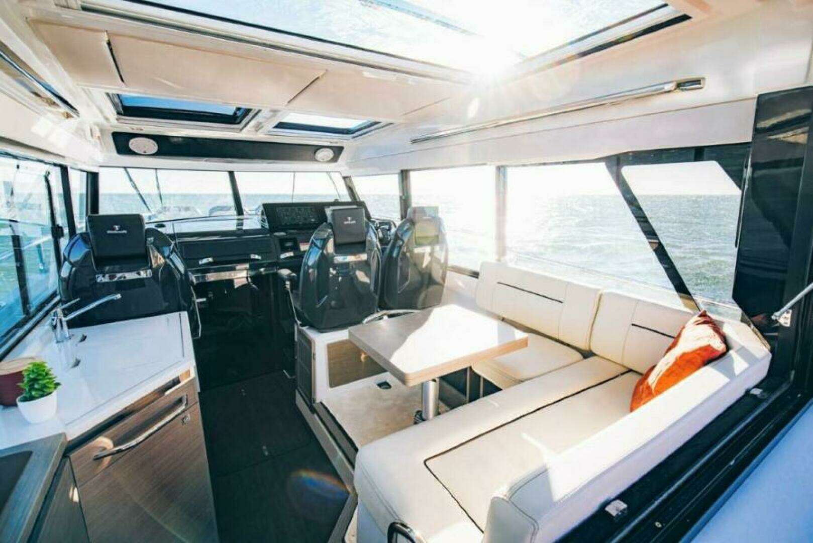 2025 Wellcraft 38 Explorer - Image 12