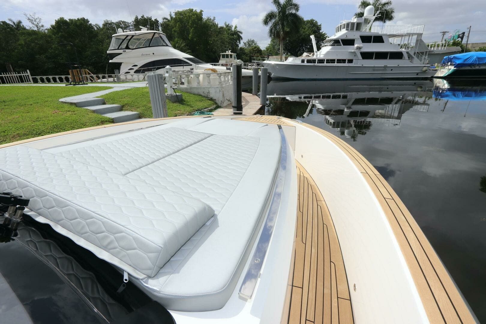 2024 Astondoa 377 Coupe Outboard - Image 17