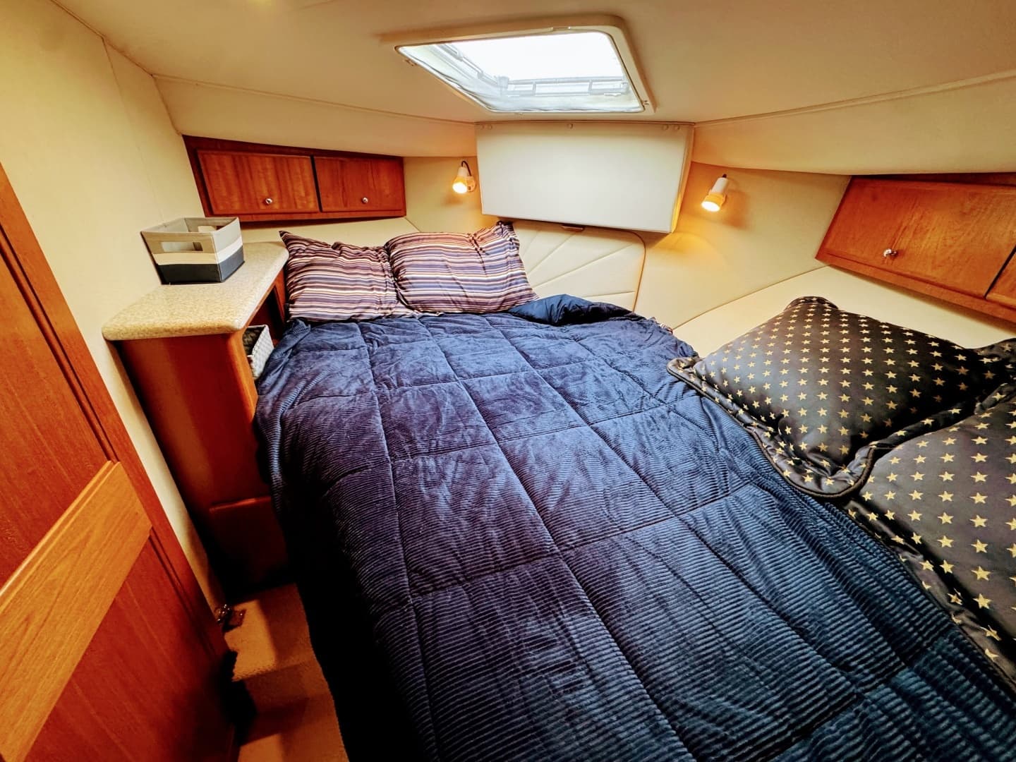 1999 Carver 406 Aft Cabin Motor Yacht - Image 39