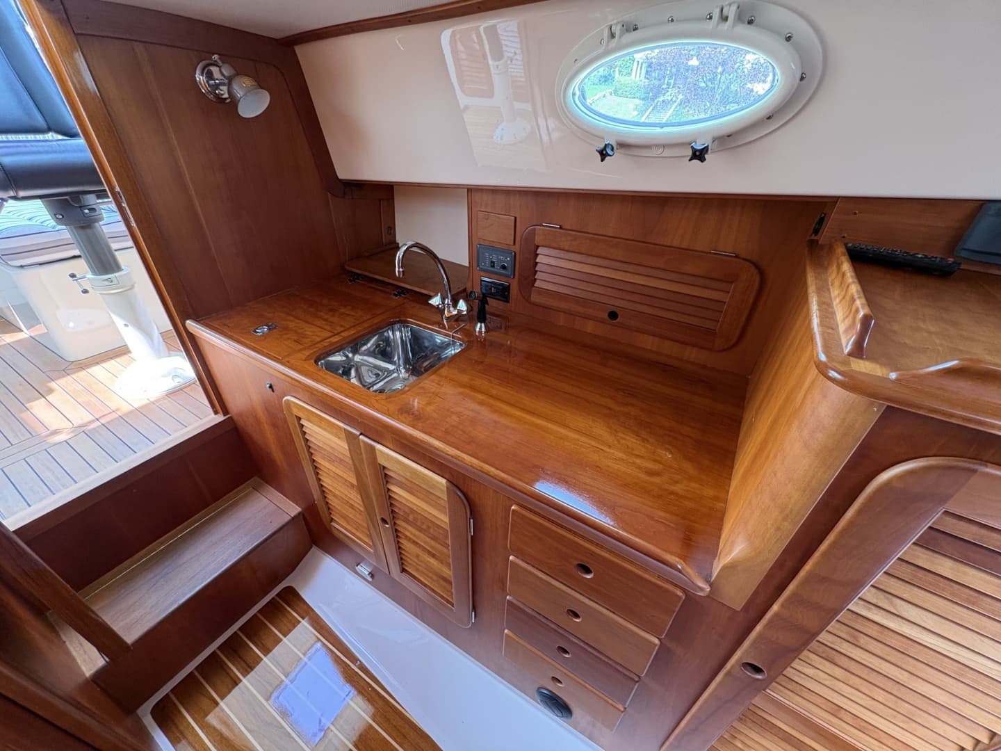 2004 Hinckley 36 Picnic EP - Image 46