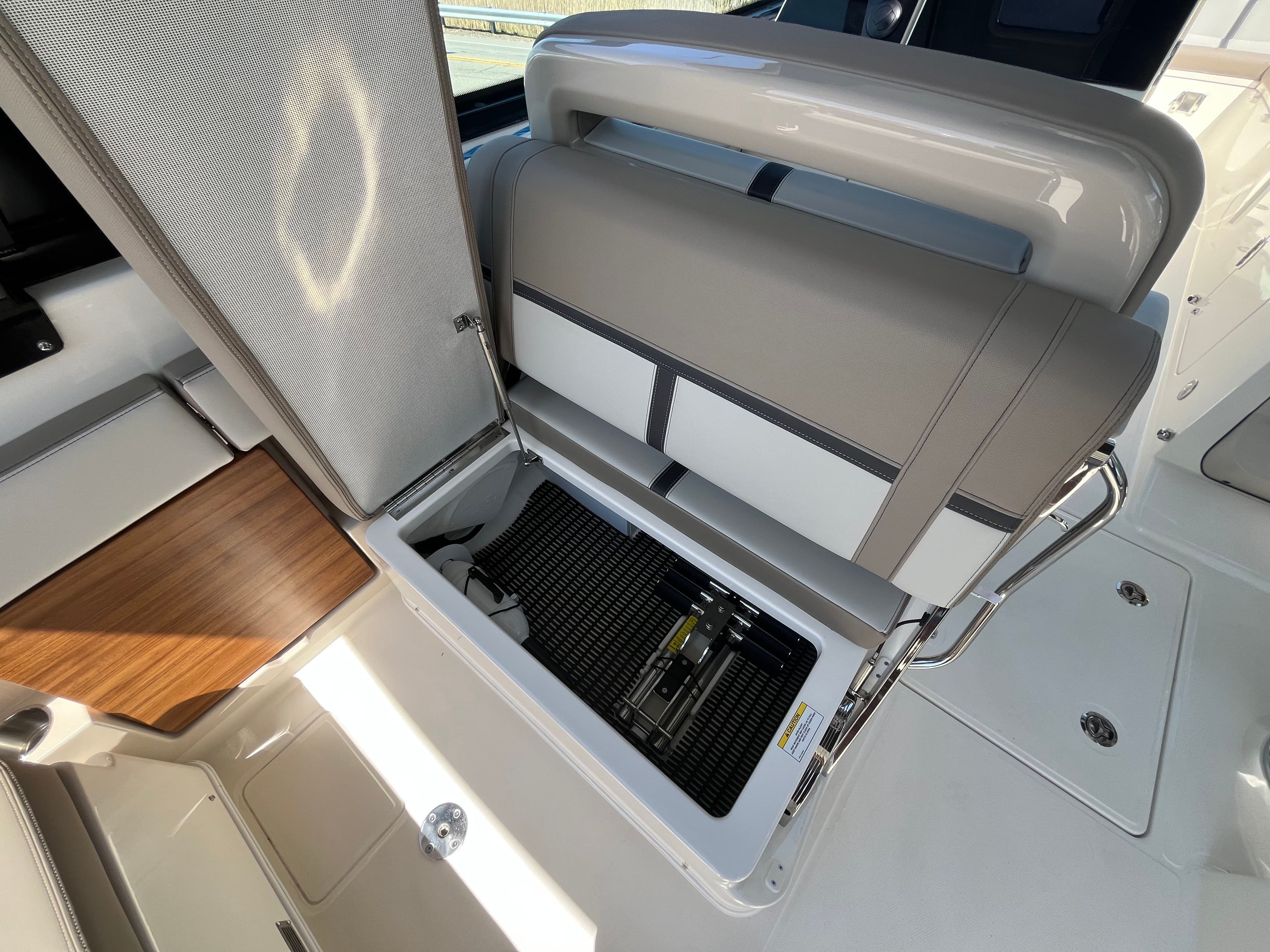 2026 Boston Whaler 330 Vantage - 19